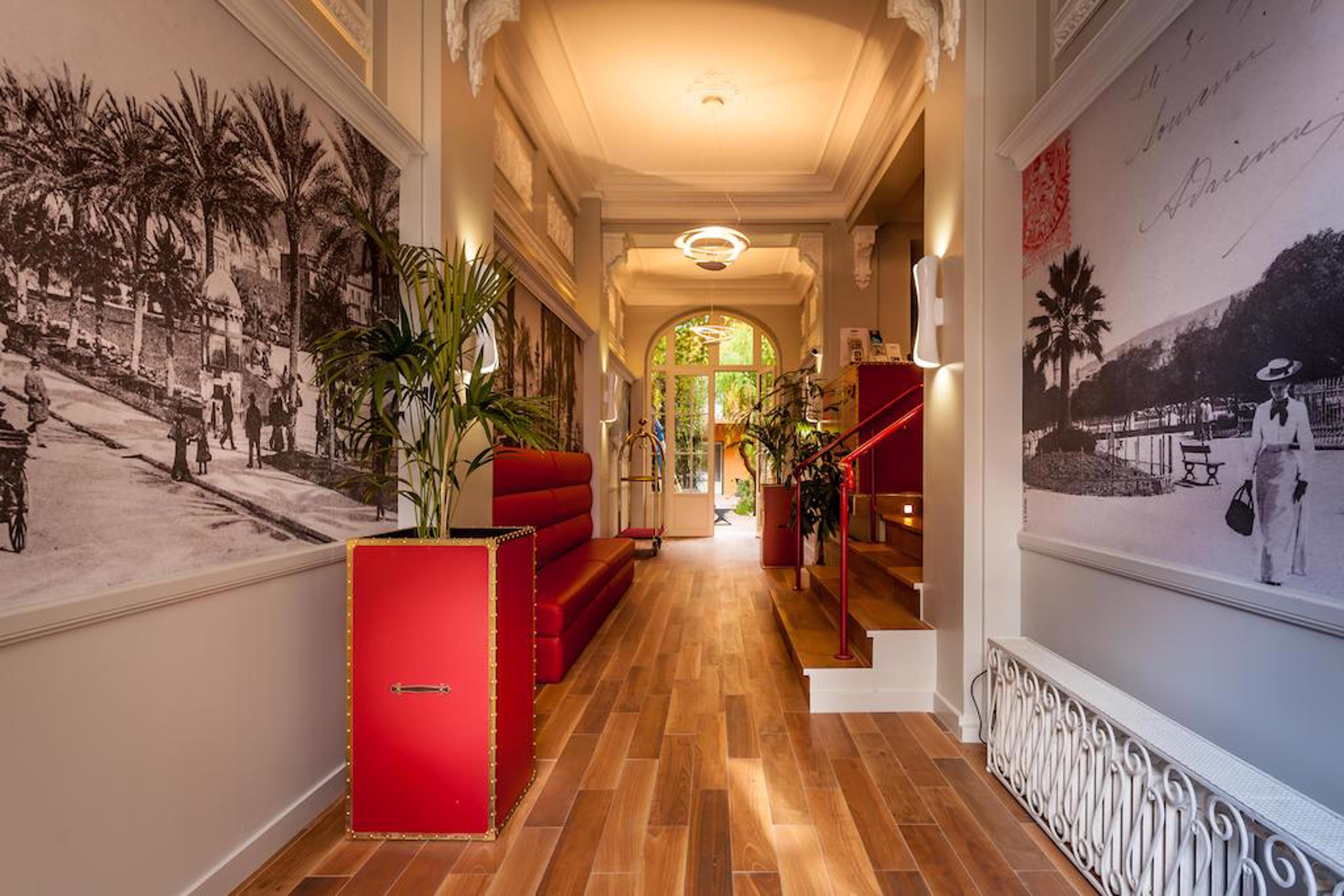 Excelsior Centre By Happyculture Hotel
